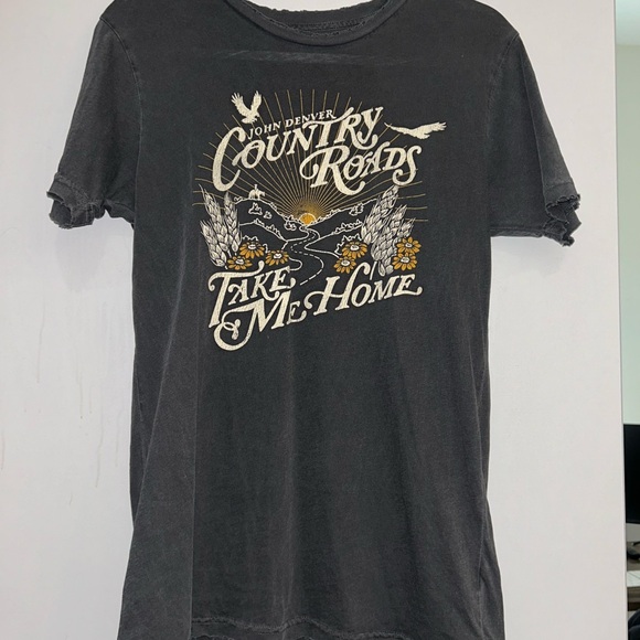 MIDNIGHT RIDER X JOHN DENVER COUNTRY ROADS GRAPHIC TEE IN SIZE XS - Picture 2 of 5